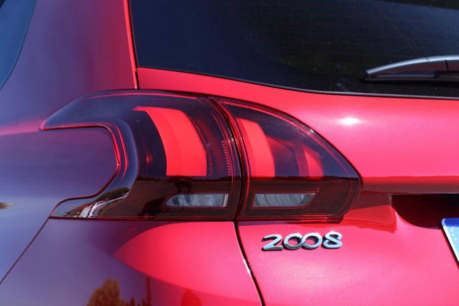 Детали экстерьера Peugeot 2008 GT Line 2016 года  (фото 6 из 42)
